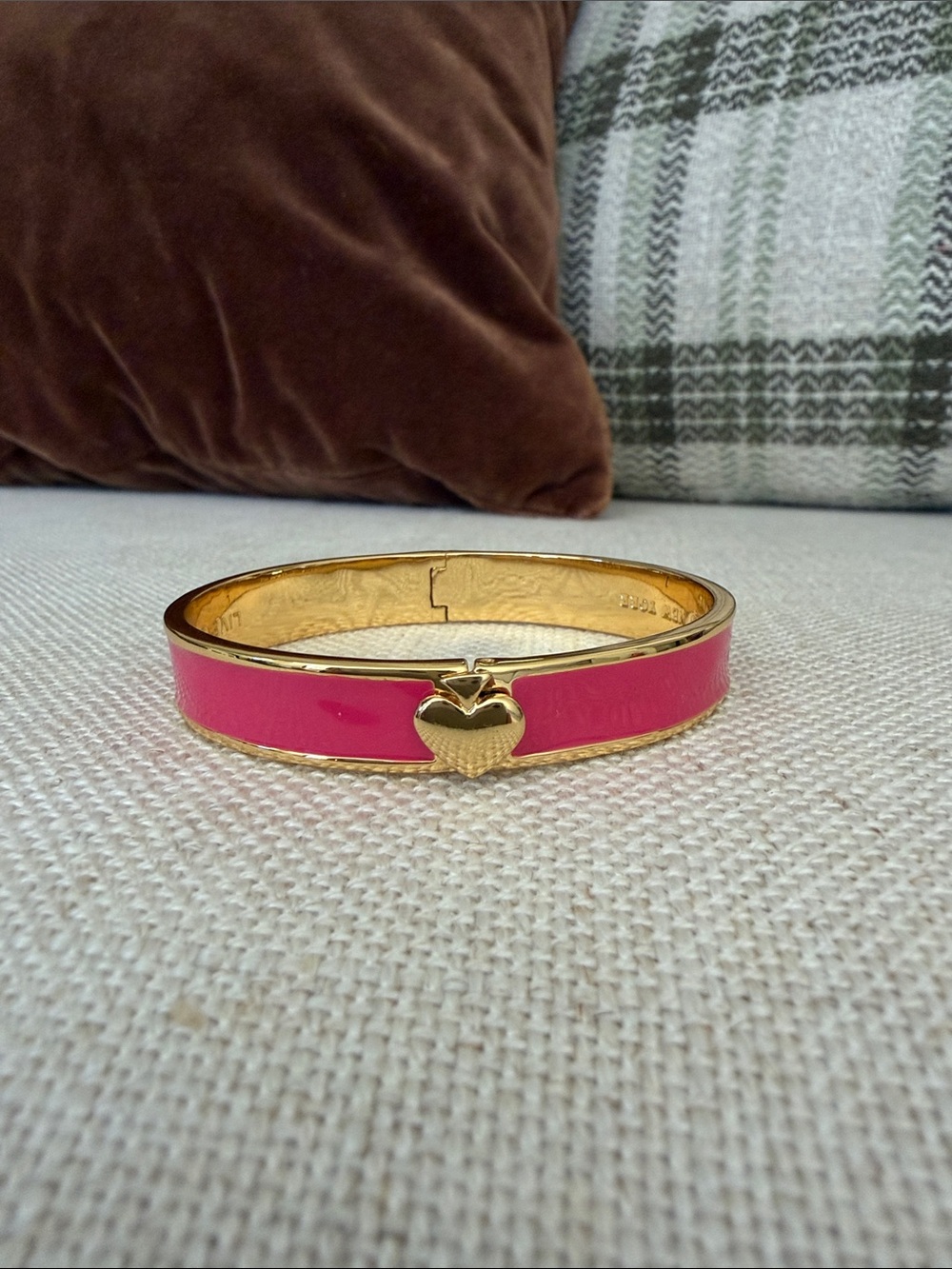 Kate Spade NWOT Gold Tone Pink Enamel Heart Hinged Bangle Bracelet